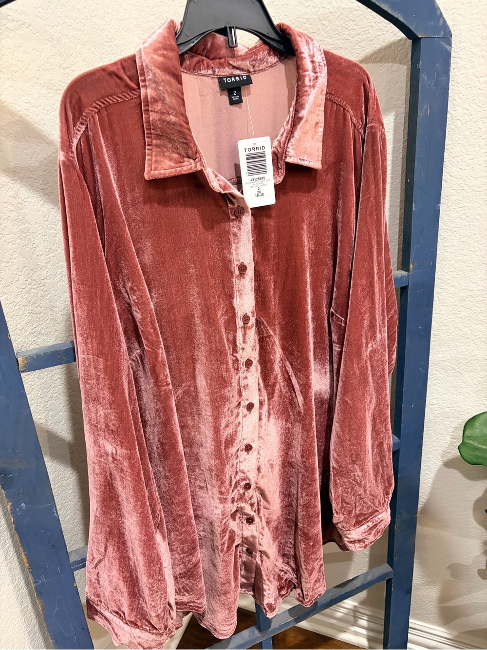 Torrid Dusty Rose Velvet Button-Down Shirt 2x - Picture 7 of 7